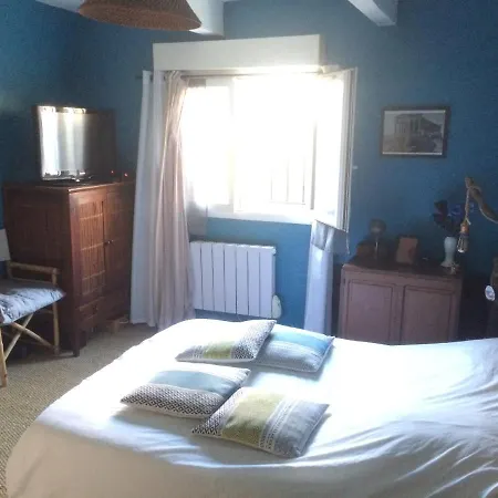 La Maisonnette Et Sa Petite Cour