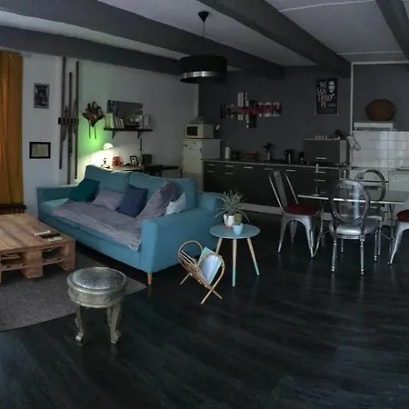 La Maisonnette Et Sa Petite Cour